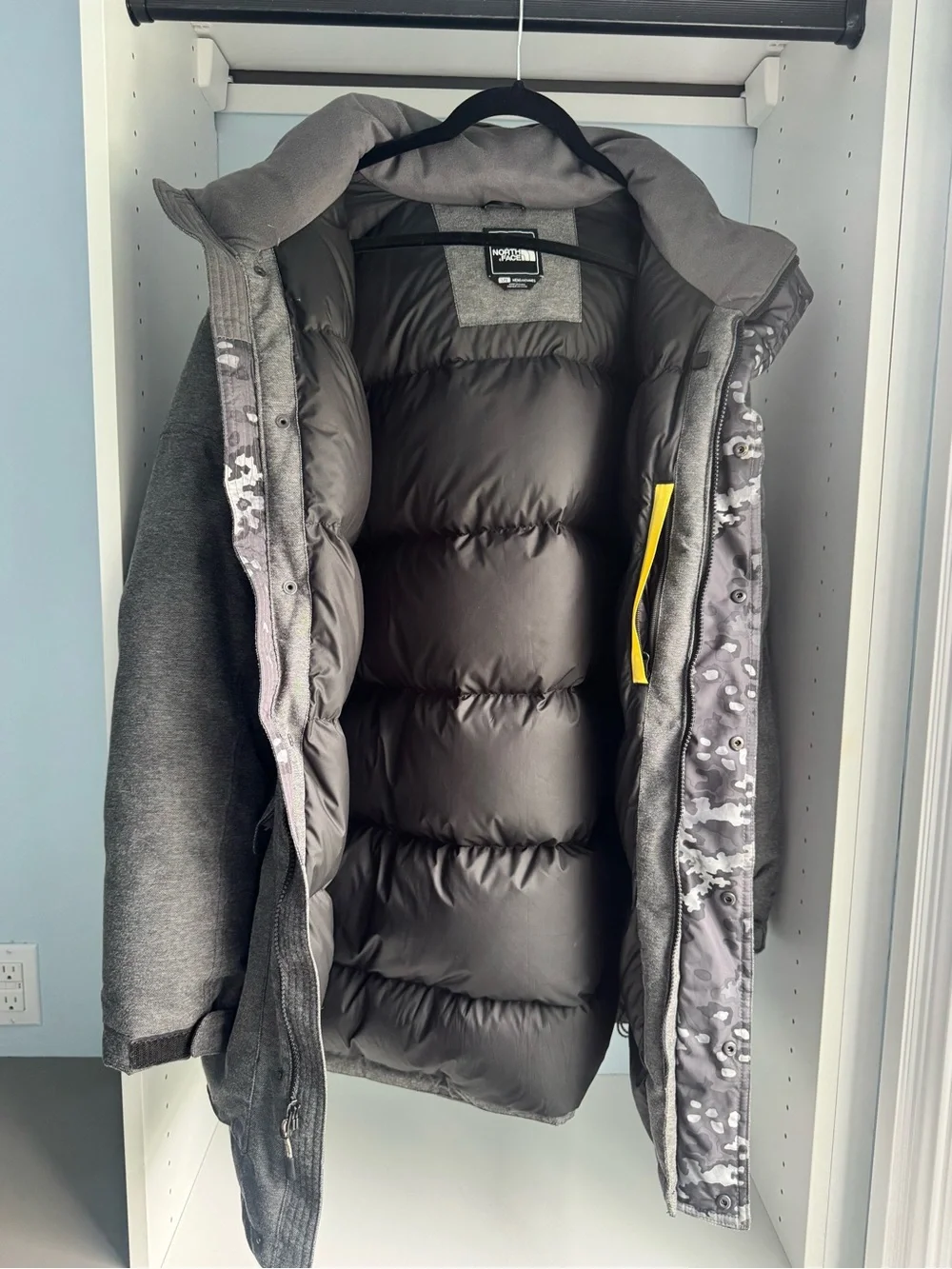 The North Face Men’s McCurdo Parka in Gray – Size Large